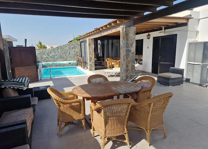 Martha Casa Principal Anexa בית נופש